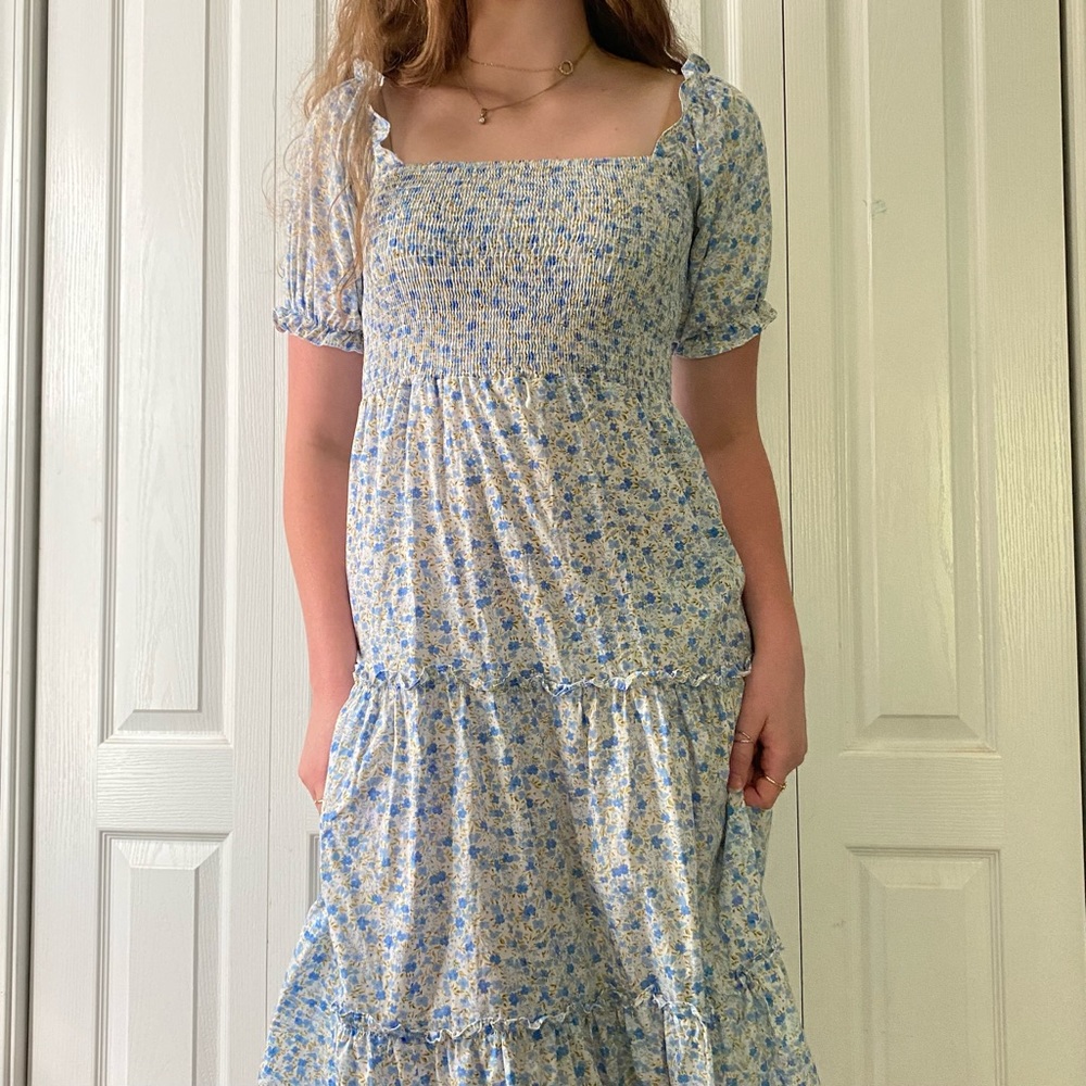 ADORABLE BLUE WHITE COTTAGECORE DRESS SIZE SMALL PINK LILY TIERED PUFF SLEEVE